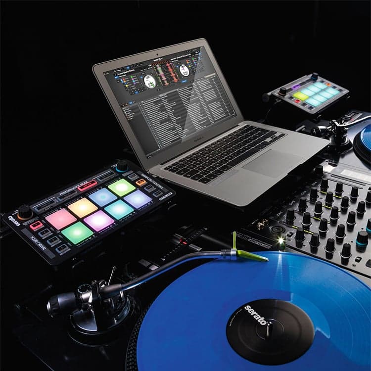 Reloop Neon Effects DJ Controller / Sampler