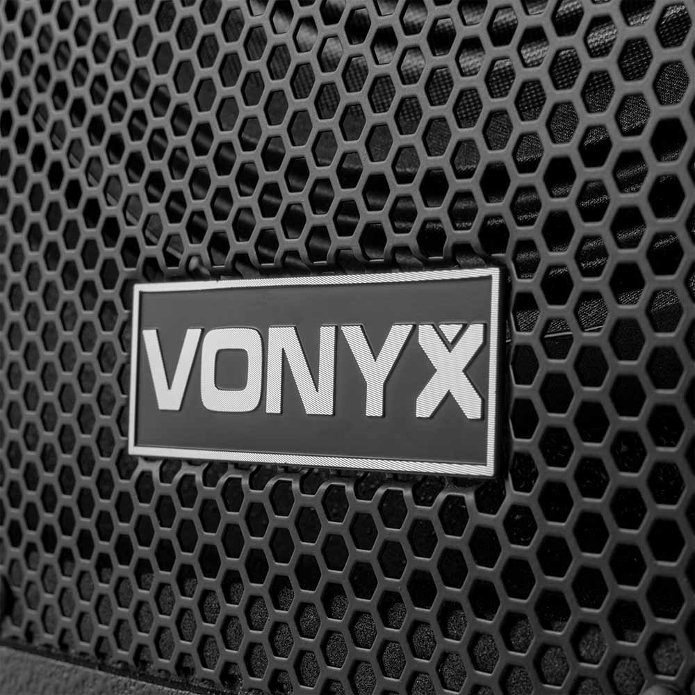 zoom in of Vonyx SWP15 subwoofer front logo