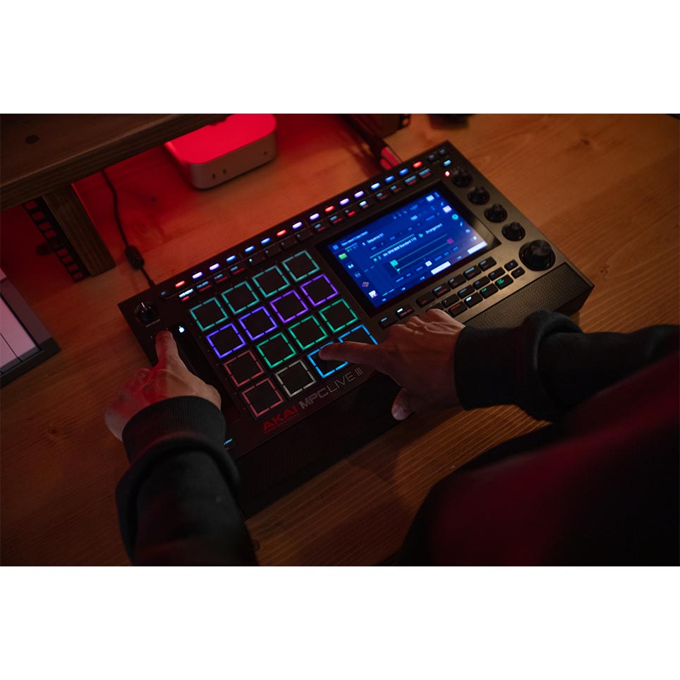 Akai Professional MPC LIVE III Music Production Controller - Image 10